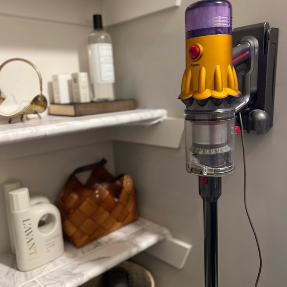 Dyson V12 Detect Slim! - Picture 3 of 6